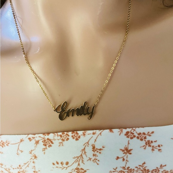 ❤️❤️ Lovely gold color nameplate necklace customize name Emily - Picture 3 of 6